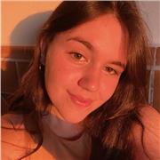 Soy estudiante de magisterio, doy clases de lengua a niños de infantil y/o primaria, soy paciente, simpática y, sobre todo, tengo mucha vocación por la educación